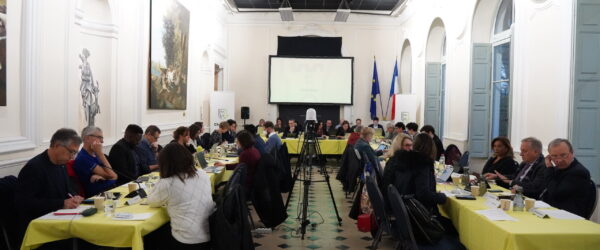 Les élus châtillonnais dans la salle de la folie desmares lors du conseil municipal