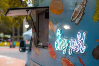 Camion foodtruck bleu - Agrandir l'image, fenêtre modale