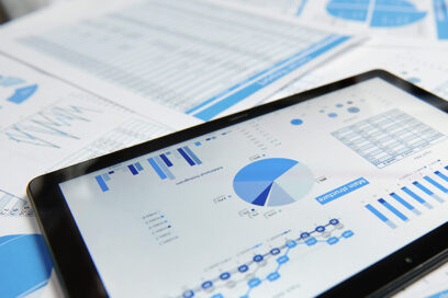 Photos de données budgétaires avec des tableaux et des graphiques. - Agrandir l'image, fenêtre modale