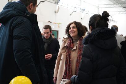 Madame la Maire, Nadège Azzaz, en présence de son adjoint à l'éducation, Antoine Jouenne, lors d'une visite dans le ville. - Agrandir l'image, fenêtre modale