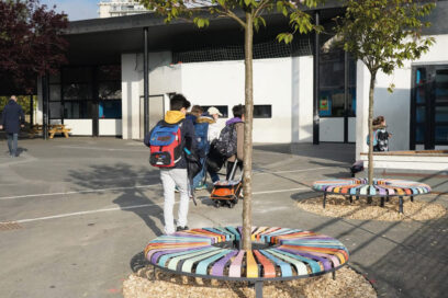 La cours de l'école des Sablons à Châtillon. - Agrandir l'image, fenêtre modale