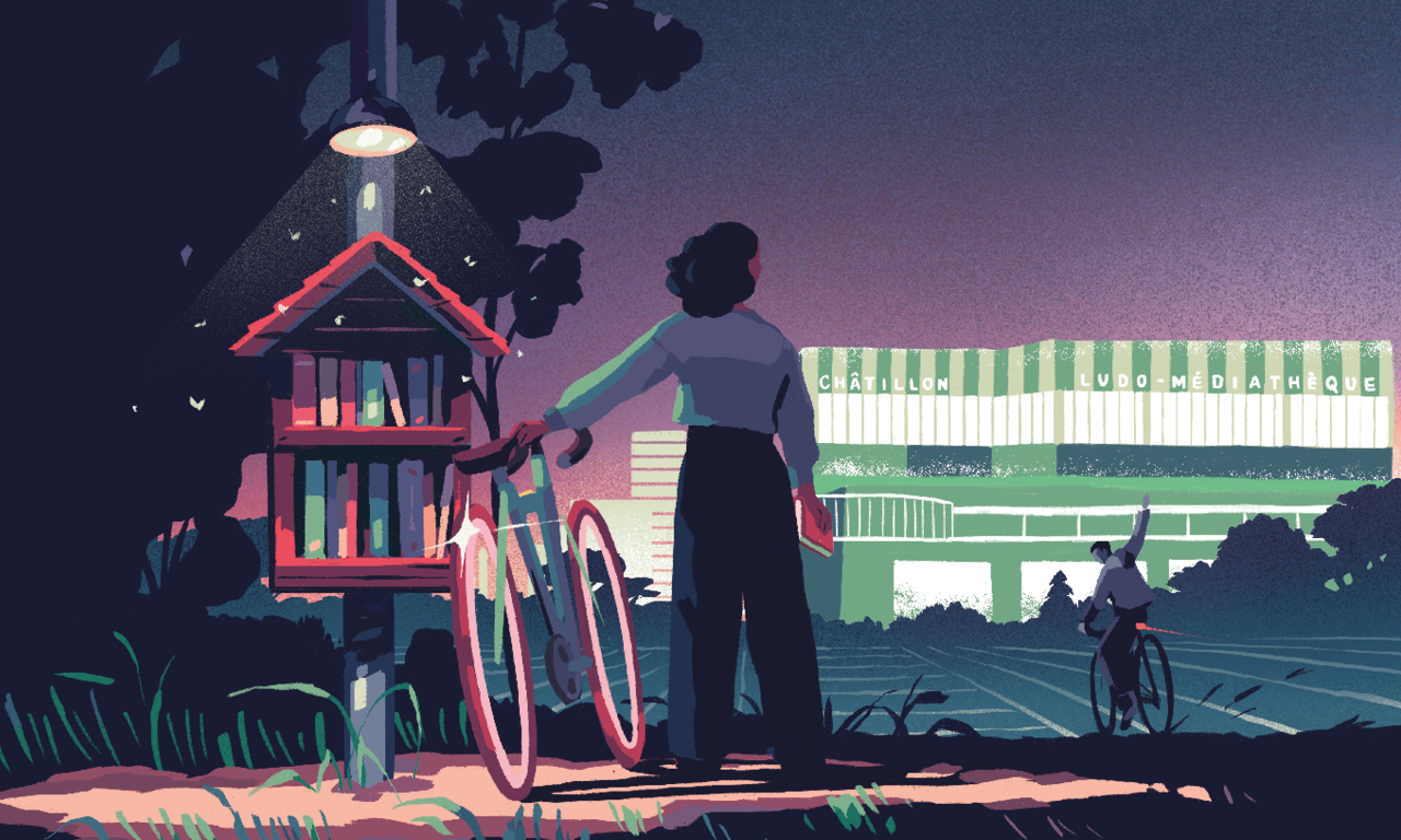 Une femme se tient à côté d'un vélo, posé sur une boit eà livre. En arrière plan, la nouvelle Ludo-Médiathèque de Châtillon.